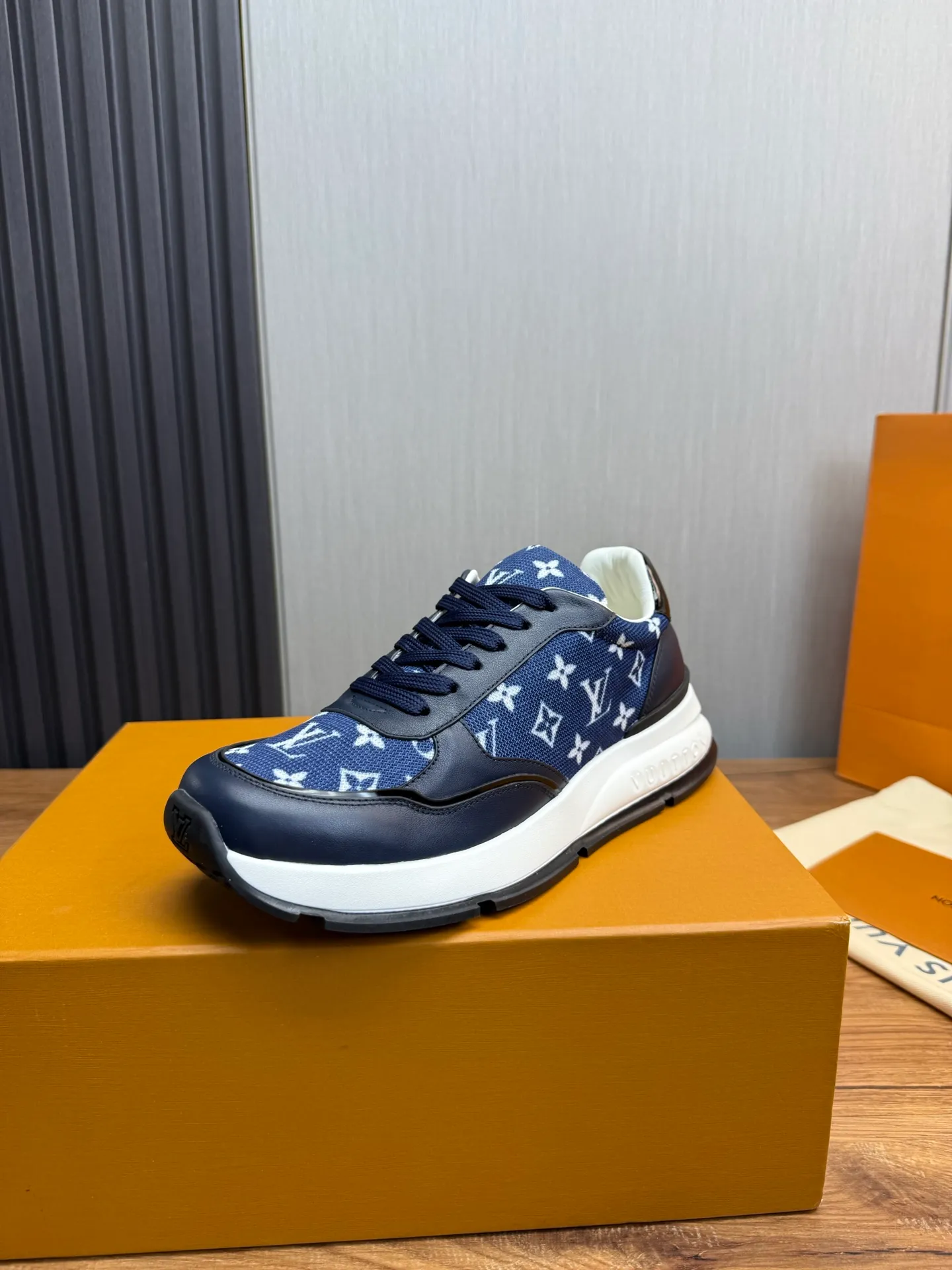 Men's shoes 💰800💰 LOUIS VUITTON [Luden Yiwei] Brand new trendy Lv is on the market 🎁, casual and fashionable men's shoes 👟Original 1:1 shipment✅ The upper is made of imported brand leather + cowhide lining, the original wear-resistant rubber outsole, the version is simple and elegant, exclusive for trendy men. 38-44 (customized at 38.45)